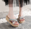 交叉拖鞋女民族风，夏季外穿时尚小香带人字拖坡跟厚底沙滩凉鞋