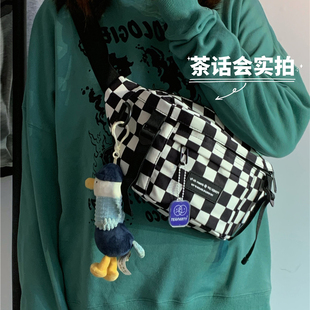 日系原宿棋盘格子复古运动胸包女 韩国ins百搭少女斜挎包小包包潮
