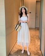 越南小众2022夏季蕾丝拼接吊带连衣裙气质优雅百褶刺绣网纱长裙