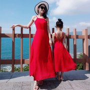 五一出游亲子装2024母女装夏网红炸街三亚旅游沙滩露背海边连衣裙