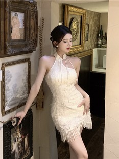 新中式奶白色挂脖连衣裙女夏装时尚性感修身气质流苏包臀短裙