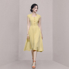 赫本风高腰伞裙a字显瘦长裙，夏季气质方领短袖，法式复古黄色连衣裙