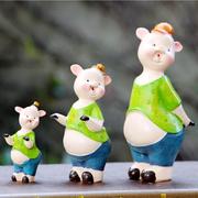 创意一家三口树脂娃娃工艺品猪卡通动物摆件客厅田园搁板小装饰品