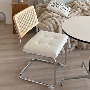 实木藤编法式奶油风餐椅家用中古白色餐桌椅设计师瓦西里化妆椅子
