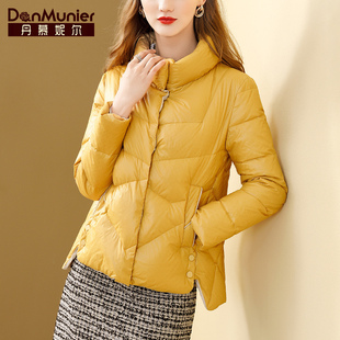 丹慕妮尔黄色短款羽绒服女立领年亮面白鸭绒小个子短外套