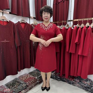 参加婚礼红色连衣裙2023夏天短袖，喜婆婆礼服串珠小个子50岁母亲