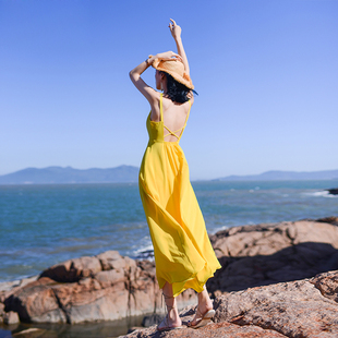 吊带长裙女夏季海边度假黄色沙滩裙，气质性感露背长款雪纺连衣裙