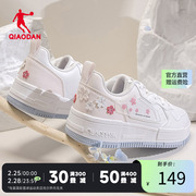 中国乔丹女板鞋2024春夏，透气增高女鞋，小白鞋学生低帮女运动鞋