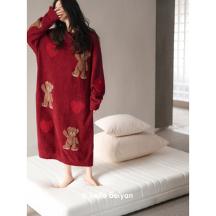 珊瑚绒睡衣女款冬季宽松可爱小熊睡裙女长袖保暖半边绒红色连衣裙