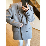 灰色羊毛呢西装外套，复古加厚设计感翻领，廓形双排扣上衣冬