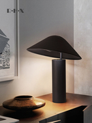 后现代轻奢铁艺蘑菇台灯北欧简约设计师客厅书房卧室床头装饰台灯