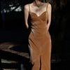 橘里chiu现代感胸衣式，皮衣连衣裙秋冬性感，修身开叉棕色吊带裙