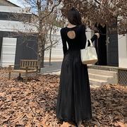 黑色裙子秋季2024年收腰显瘦气质性感镂空露背长袖打底连衣裙