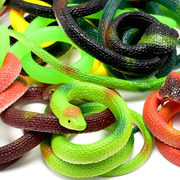 玩具蛇仿真假软蛇整蛊吓人恶搞蛇塑胶眼镜蛇地摊玩具儿童节礼物