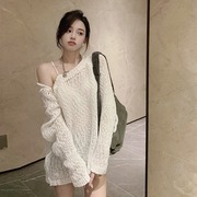 纯欲风白色露肩性感针织衫女春秋2023设计感时尚长袖镂空毛衣