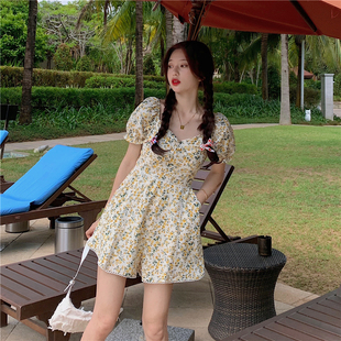 夏季法式韩版连体衣女装气质连身V领泡泡袖碎花连体短裤套装