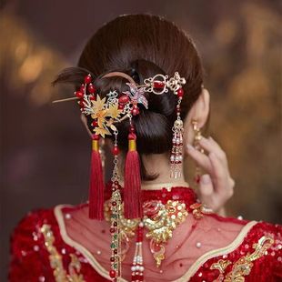 中式婚礼旗袍秀禾服古装新娘，古装头饰红色，流苏套装跟装配饰品