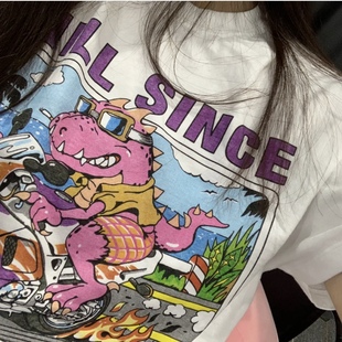 加州女孩粉色小恐龙，涂鸦印花短袖tee~韩国复古学院宽松卡通t恤
