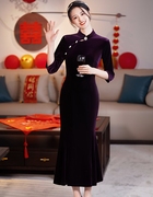 喜妈妈旗袍婚宴装紫色，气质七分袖秋2023年弹力丝绒中袖鱼尾裙