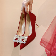 红色婚鞋高级感不累脚绒面，高跟鞋细跟新娘鞋秀禾婚纱两穿主婚纱鞋
