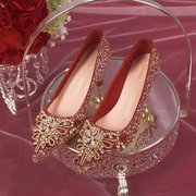 红色婚鞋新娘鞋秀禾婚纱两穿2022年细跟法式3cm低跟高跟鞋女