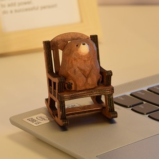 木质木雕小熊摆件日系治愈情绪解压电脑桌面工位，小摆件生日礼物女