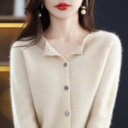 秋冬韩版米色羊毛开衫，女低圆领宽松羊绒衫纯色，单排扣法式外套