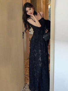 法式蕾丝显瘦吊带长裙辣妹气质高腰复古黑色透视设计感度假连衣裙