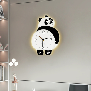 熊猫钟表挂钟客厅餐厅家用2023网红创意时钟挂墙简约大气壁灯