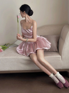胖mm法式芭蕾风粉色吊带，连衣裙女夏季大码高级感收腰花苞蓬蓬短裙