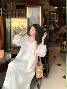酒午法式温柔风，2024女春新天丝绣花长裙，高级感白色长袖仙仙连衣裙