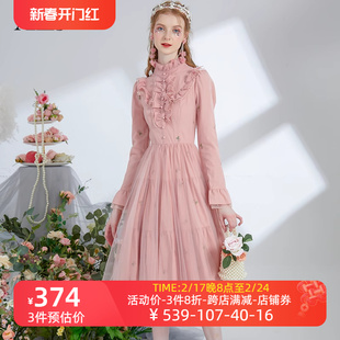 艾丽丝2024春季长袖刺绣，荷叶领粉色，蛋糕裙甜美复古中长款连衣裙子