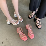 高跟鞋女2024春夏季防水台粗跟性感铆钉厚底漆皮露趾时装凉鞋