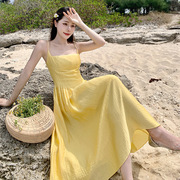 复古黄色收腰吊带连衣裙女夏夏季2024海边度假温柔性感长裙子