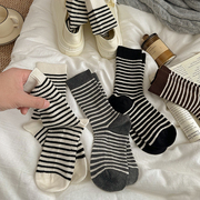 坚果妈咪 条纹袜子女中筒袜秋冬季保暖毛绒韩国运动堆堆长筒袜