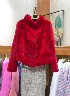 2021时尚小立领整貂皮草，女貂皮大衣短款整貂正红色减龄整貂