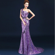 紫色长款年宴会晚礼服2023性感，单肩修身花朵，亮片演出主持人鱼尾裙