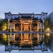 选址在历史名镇之一，酒店位于有“上海威尼斯&rdquo