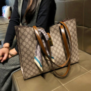 香港品牌包包女2024流行通勤真皮，手提大包包单肩大容量托特包