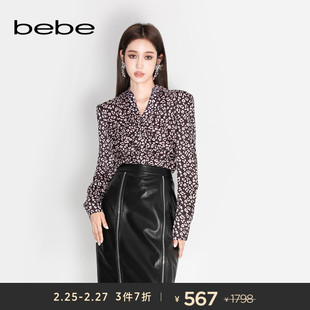 bebe秋冬系列女士，甜酷豹纹印花抽皱设计显瘦长袖，衬衫380106