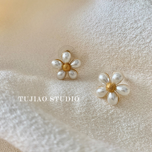 tujiao春夏简约甜美法式小雏菊花朵珍珠耳钉，精致百搭耳环