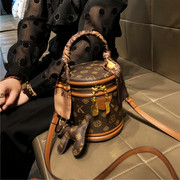香港品牌包包女士2024时尚手，提单肩包真皮斜跨圆筒水桶，包小包(包小包)
