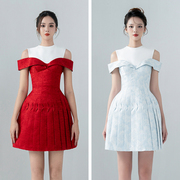 越南小众品牌DE NIO2023年冬季甜美精致拼接露肩收腰连衣裙