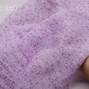 浅紫色小雏菊花朵印花清新欧根纱，时装面料蓬蓬裙，泡泡袖筋骨感布料
