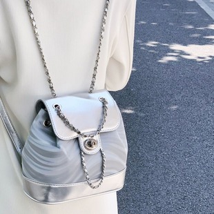 原创银色水波纹双肩包韩国小众设计百搭链条水桶包休闲手提包