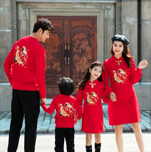 中国风亲子装一家四口过年服红色，母女旗袍龙年全家拜年服秋冬卫衣