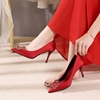 rv婚鞋女2023红色绸缎，水钻方扣尖头高跟鞋，细跟黑色婚宴单鞋女