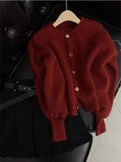 酒红色小香风短款毛衣外套，女秋冬高级感宽松慵懒洋气针织开衫