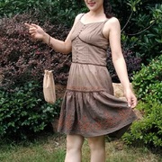 桑迪女装夏季年轻款100%棉时尚甜美无袖拼接绣花吊带打底连衣裙