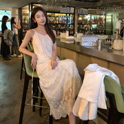 chiyiyi《桃乐茜来信》夏季法式气质显瘦收腰白色吊带连衣裙